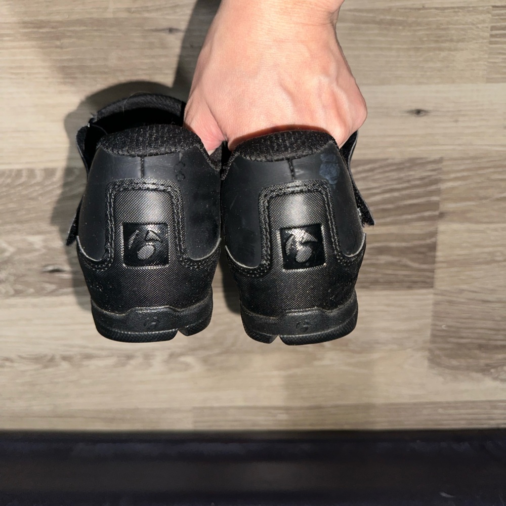 Bontrager‎ cycling shoes brooks 3 strap (Velcro)size 8.5 - Picture 5 of 7